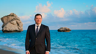 Why Do Billionaires Create Foundations If They Could Simply Write a Will?